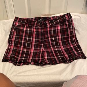 MTL Black, White & Hot Pink Shorts…size 20